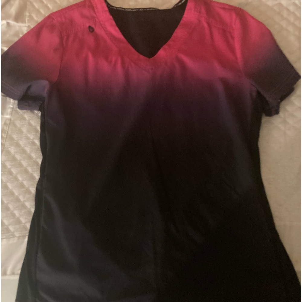 Koi scrub top Ombré/ large/ good condition